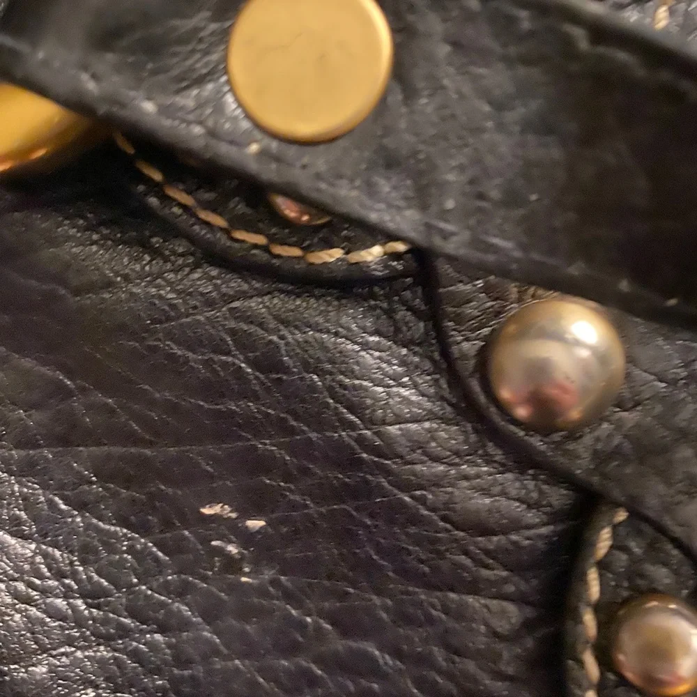 Isabella Fiore Leather Shoulder Bag